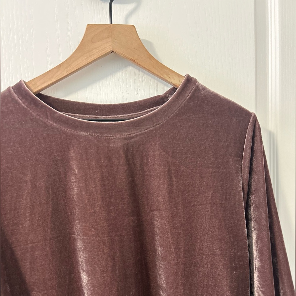 AVA & VIV. Velvet top. Size: 1X.